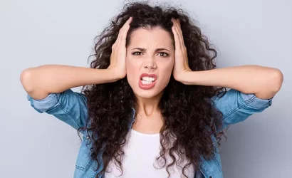 dudakta sivilce neden çıkar , dudak sivilcesi sıkılır mı  , alt dudak kenarında sivilce , dudak çevresinde çıkan sivilceler neden olur