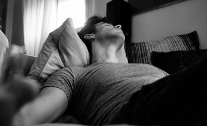 Erkekler Neden Cinsel Organını Tutarak Uyur?