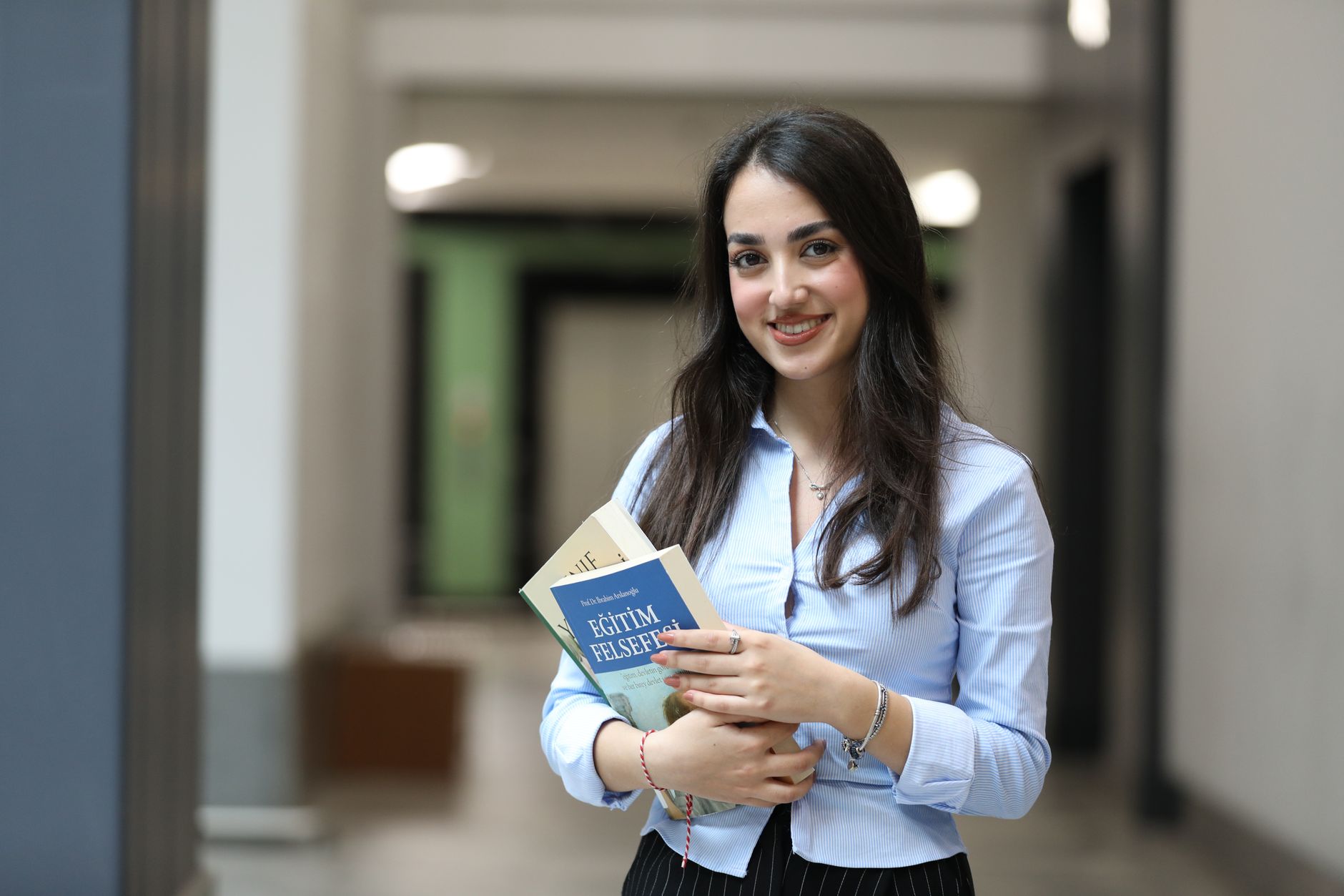 Netlik isteyen birinin elinde açık soru işareti
