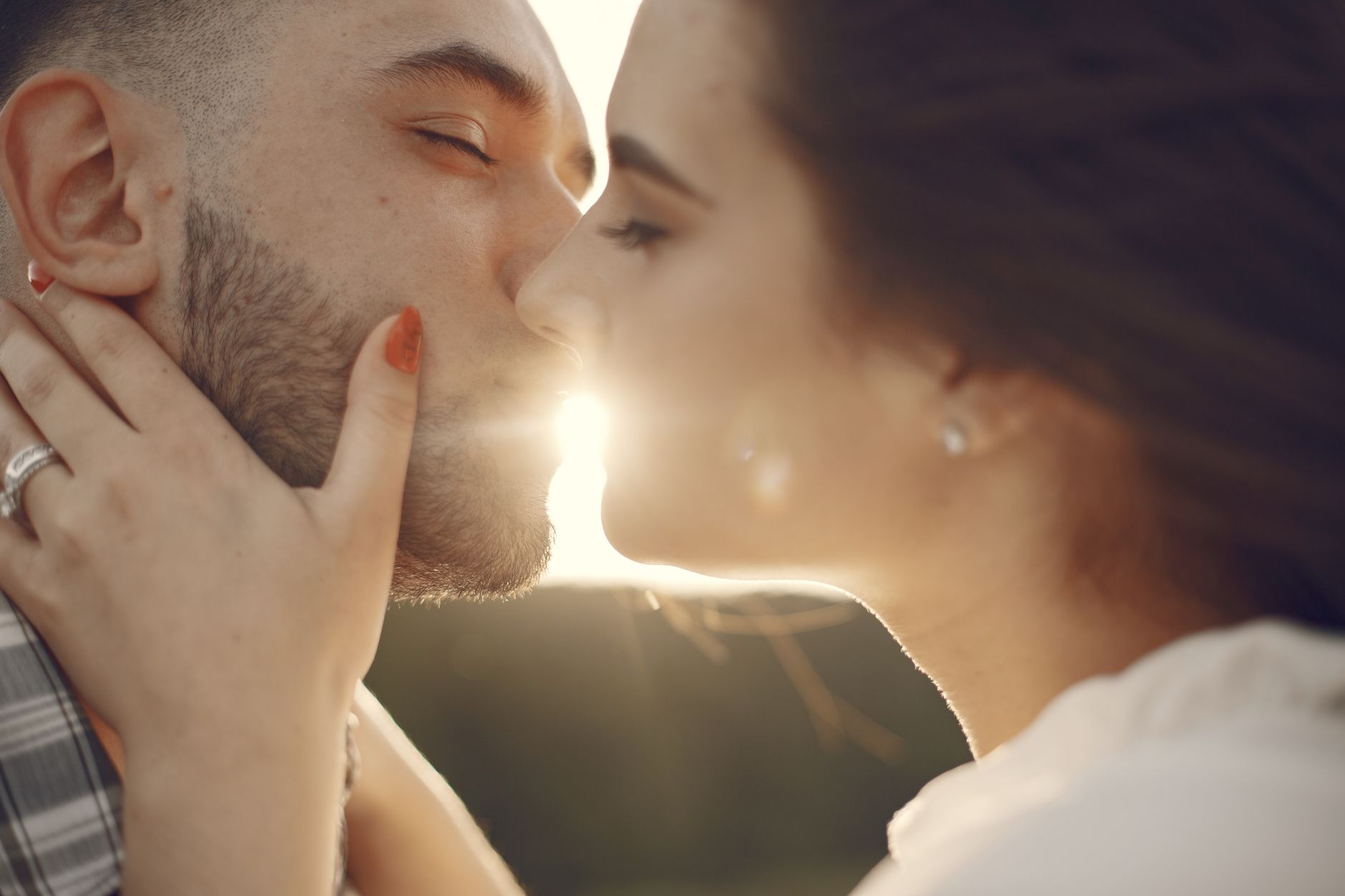 Romantik atmosferde iletişimle saygıyı güçlendiren çift