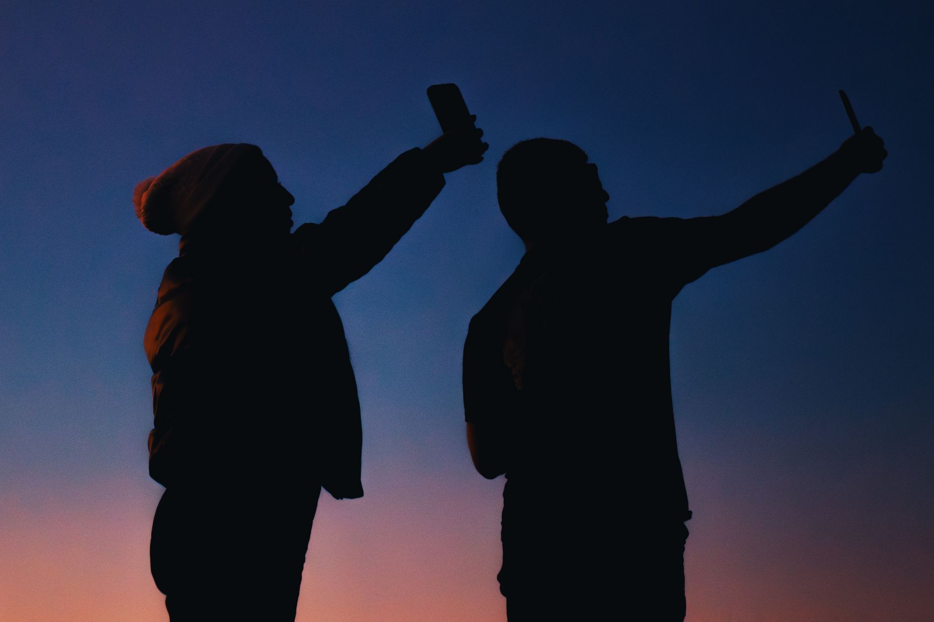 Partnerin mesajlara geç cevap verdiğini anlatan duygusal sahne